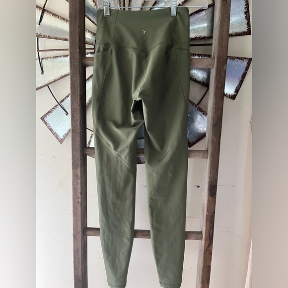 Old navy active leggings olive size small tall. Like new - Picture 2 of 4